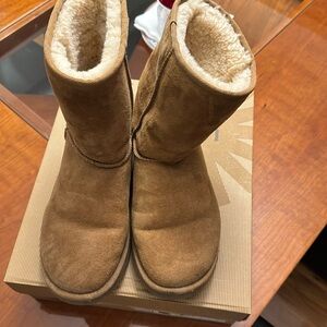 UGG classic short